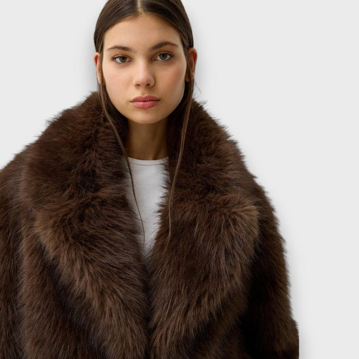 Illia – Krátký kabát se syntetickým kožešinou a oversize límcem