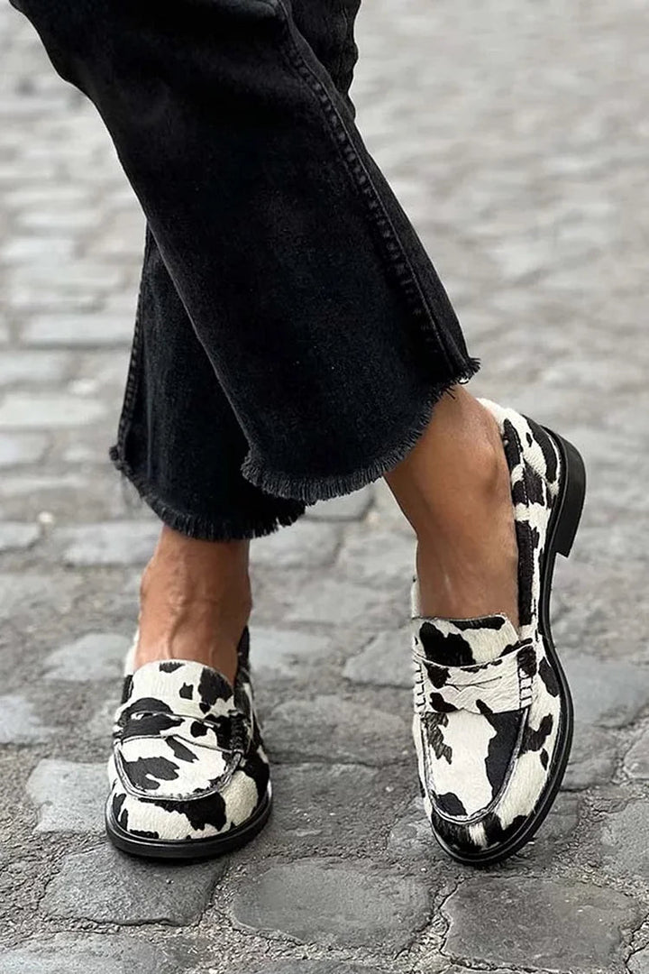 VEERLE | PATCHWORK KOEIENPATROON LOAFERS MET RONDE NEUS